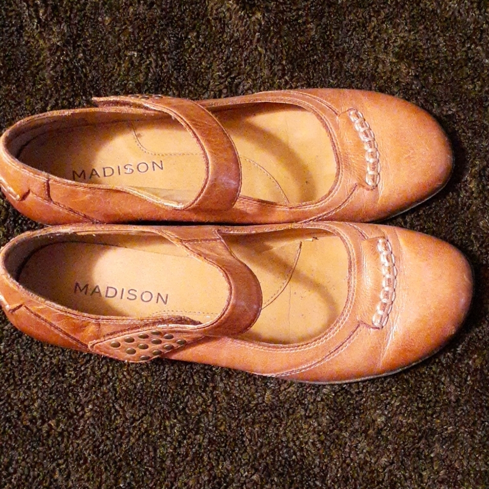 Ladies shoes